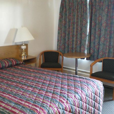 Sun-Dek Motel Medicine Hat Esterno foto