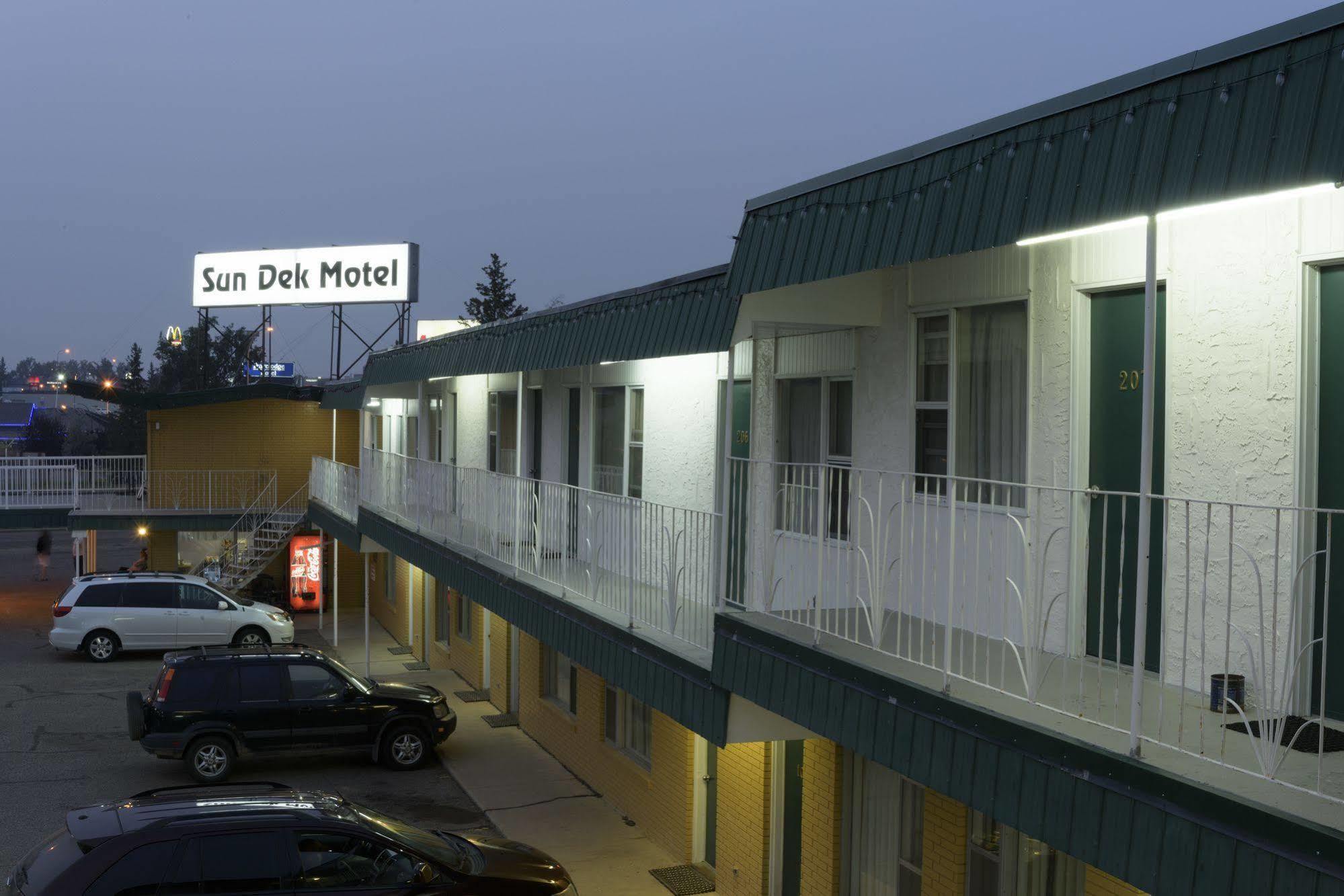 Sun-Dek Motel Medicine Hat Esterno foto