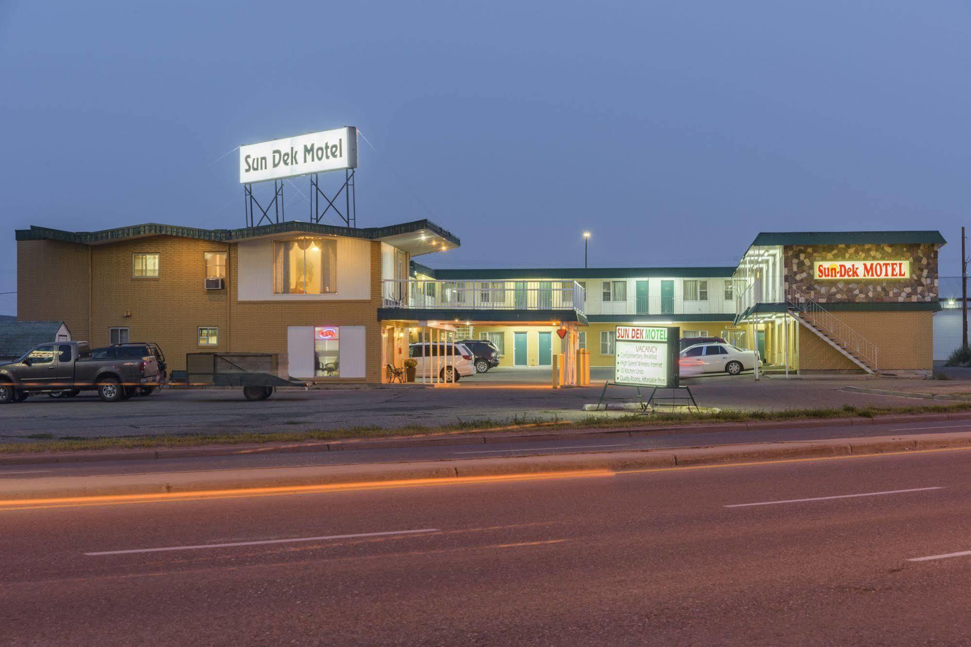 Sun-Dek Motel Medicine Hat Esterno foto