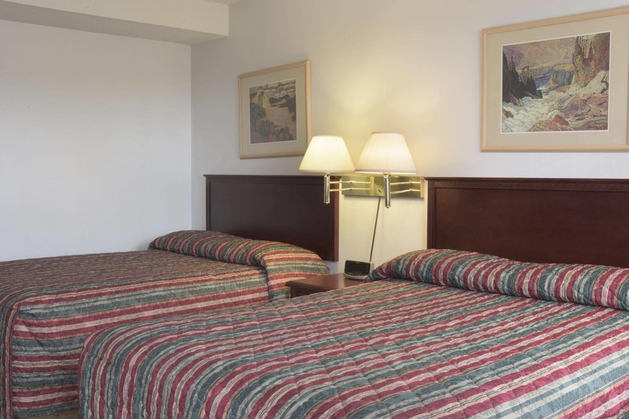 Sun-Dek Motel Medicine Hat Esterno foto