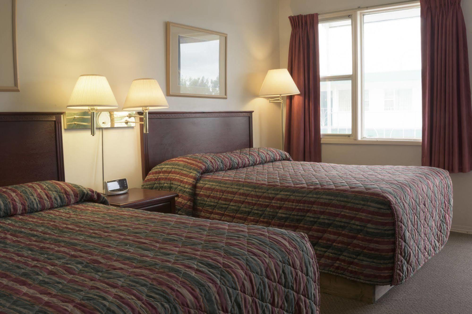 Sun-Dek Motel Medicine Hat Esterno foto
