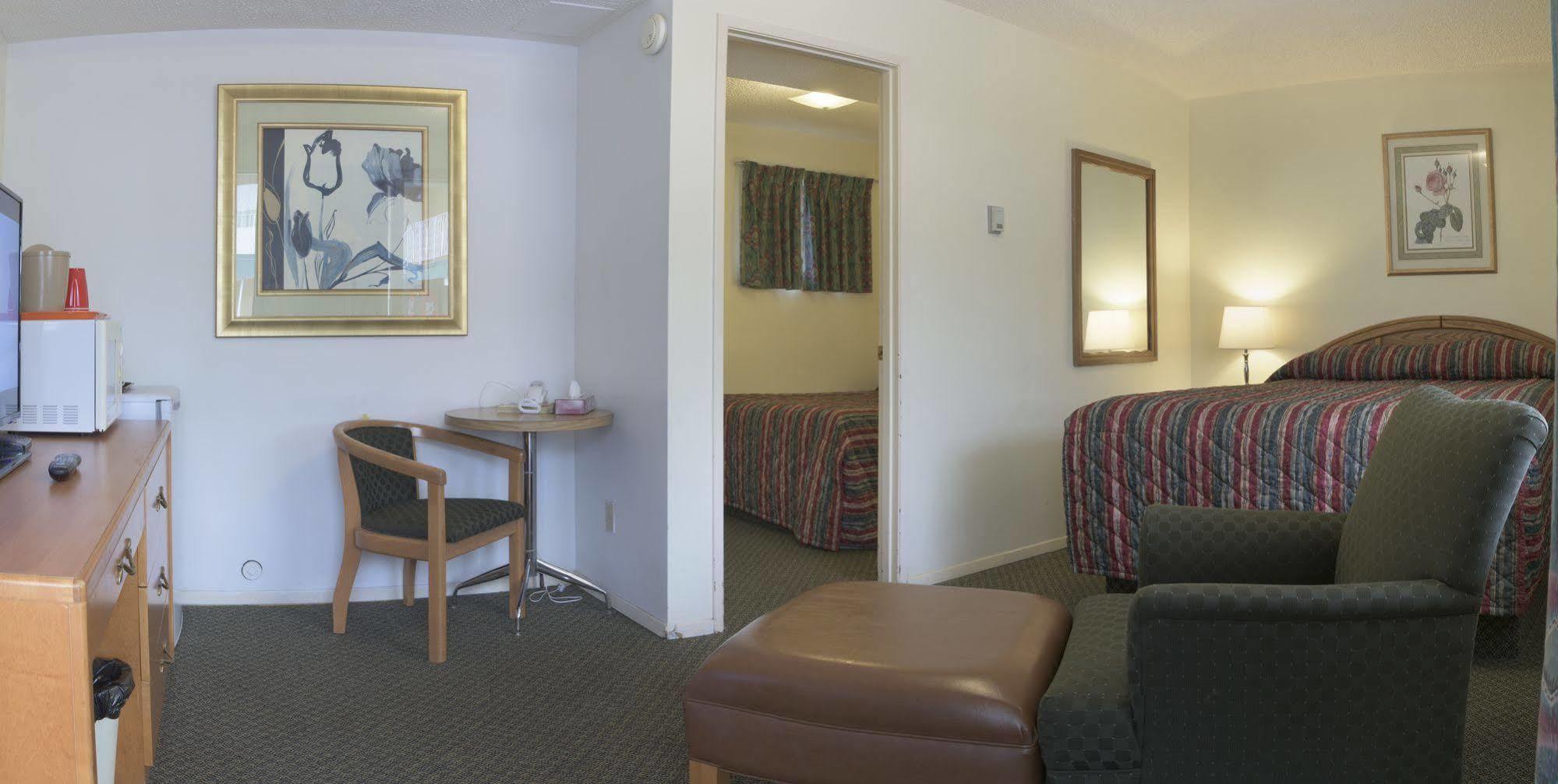 Sun-Dek Motel Medicine Hat Esterno foto