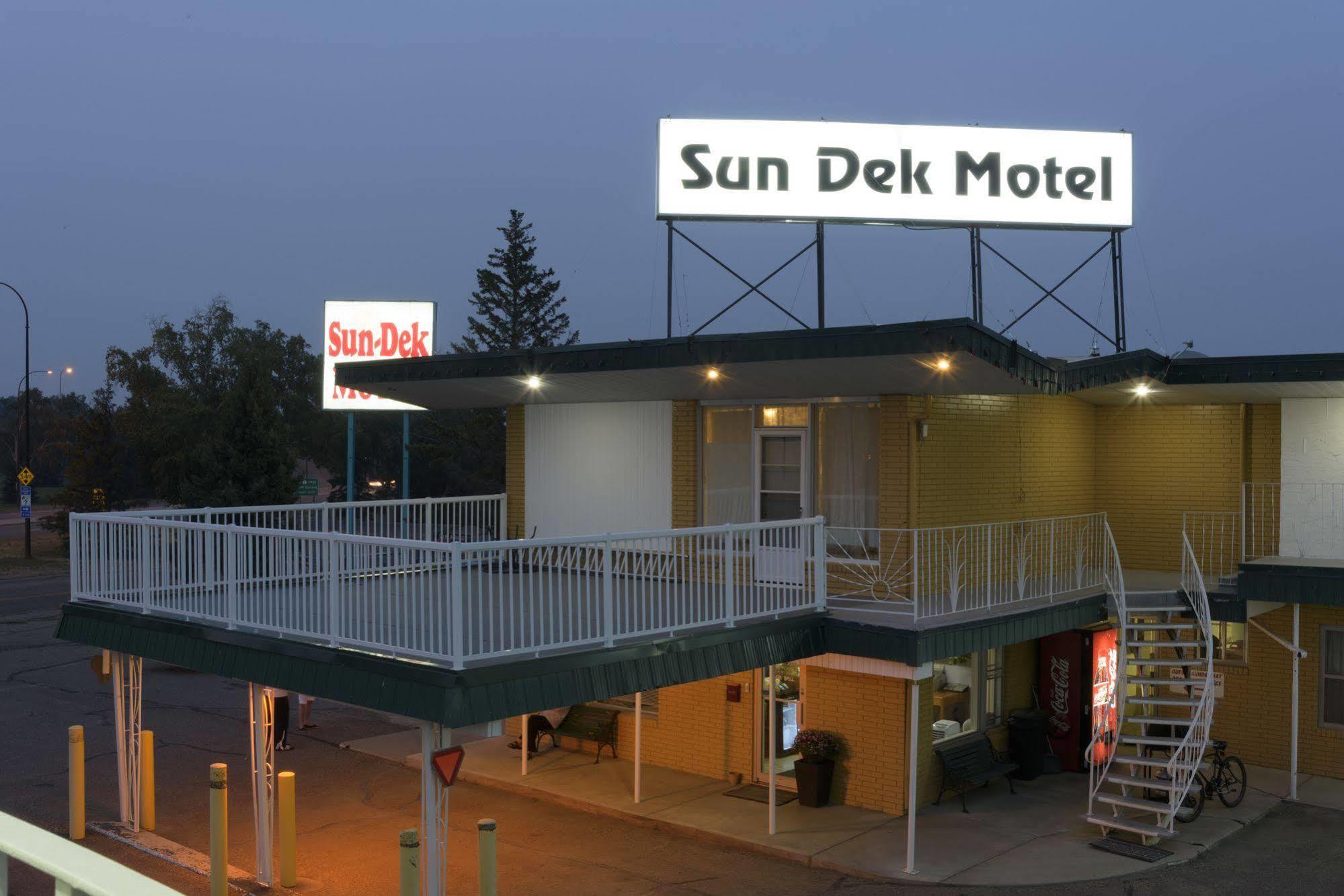 Sun-Dek Motel Medicine Hat Esterno foto