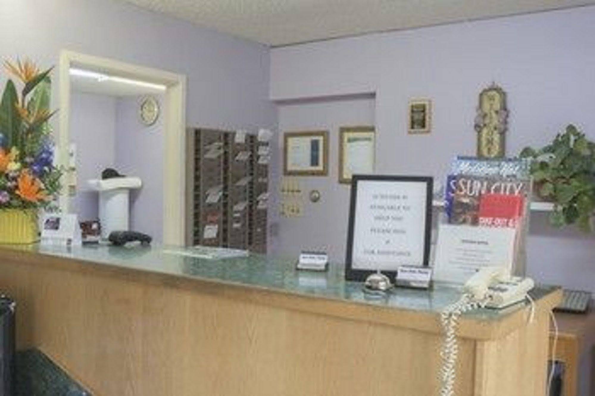 Sun-Dek Motel Medicine Hat Esterno foto