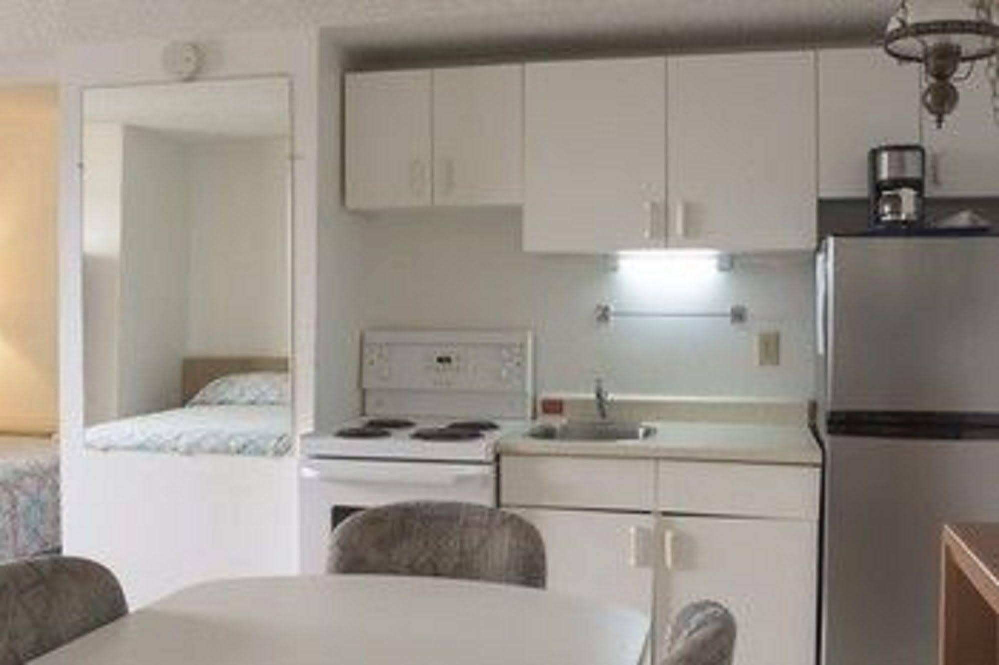 Sun-Dek Motel Medicine Hat Esterno foto